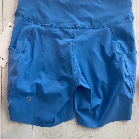 NWT Fast and Free HR Shorts with Pockets - Picture 2 of 5